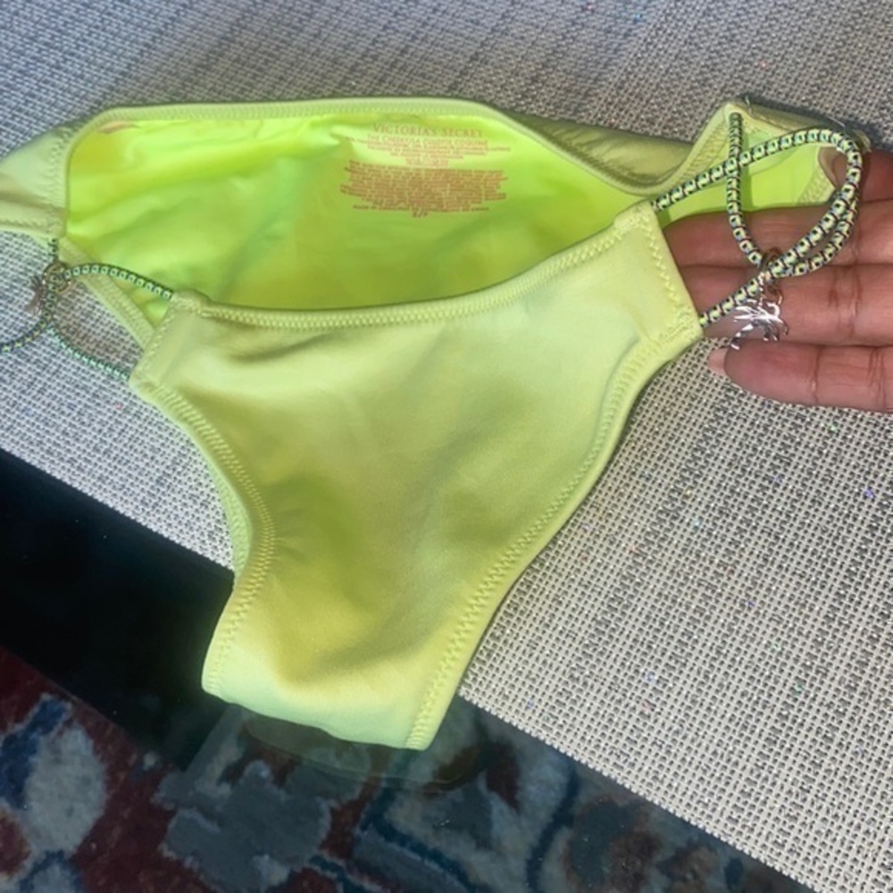 🌴🌴VICTORIA SECRET, bottom ,SIZE S, nwt, neon super cute🌴🌴